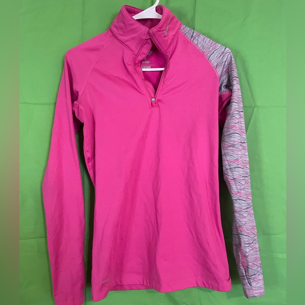 Woman’s small Nike therma fit